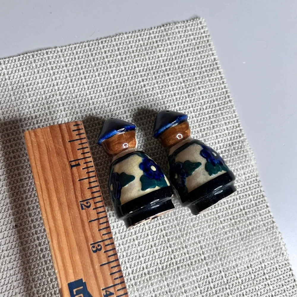 Vintage Ceramic Dutch Folk‎ Art Salt and Pepper Shakers Blue Floral 2 Inch